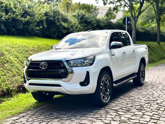 TOYOTA HILUX 2.8 D-4D TURBO DIESEL CD SRV 4X4 AUTOMÁTICO